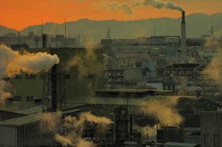 解决新冠肺炎疫情及其对社区影响的一些紧急措施可能带来消极的气候影响,包括加剧空气污染。 照片提供给 Shinobu Sugiyama (Flickr)。